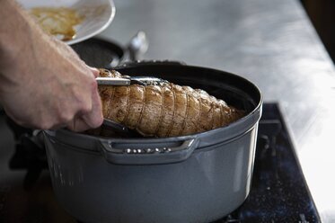 Return the veal roulade to the casserole dish