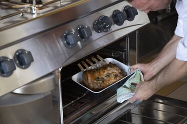 Put the oven dish into the oven 