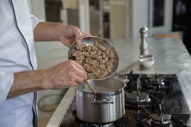 Add the veal to the roux 
