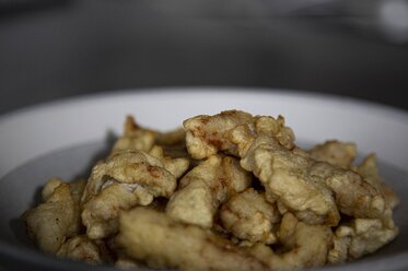 Garnish the veal strips