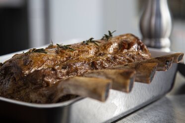 Put the veal in an oven dish