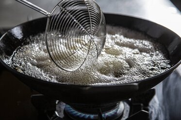 Deep-fry while turning regularly