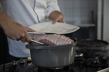 Put the veal roulade into the casserole dish